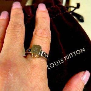 Louis Vuitton gamble ring